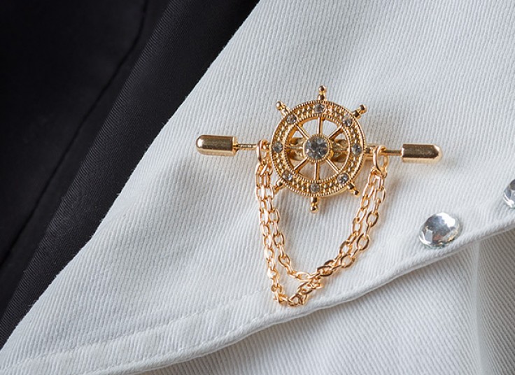 سنجاق سینه و کراوات