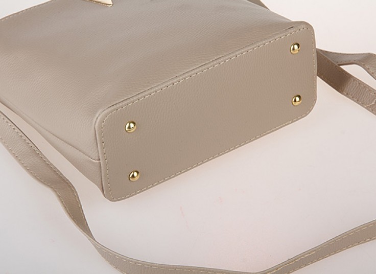 کیف کج طرح Valentino