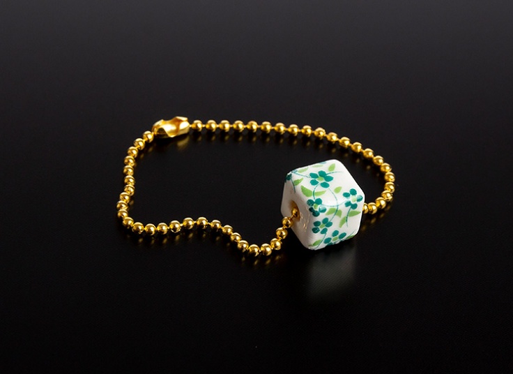 آویز ساعت Beady