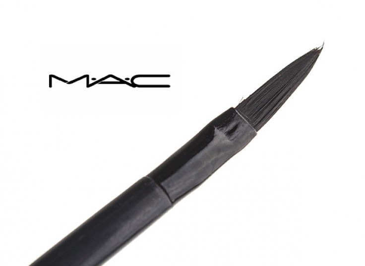 برق لب MAC