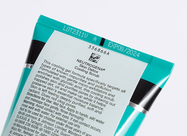 اسکراب صورت Neutrogena