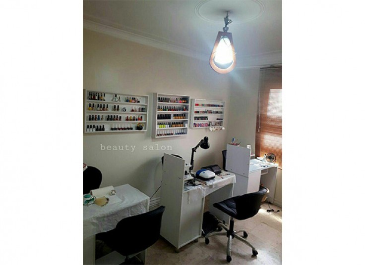 پارافین تراپی با مانیکور و پدیکور در سالن رویال