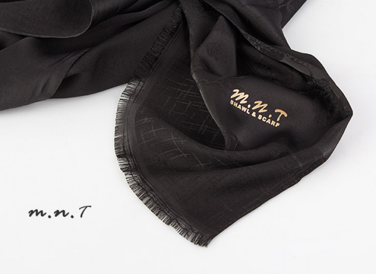 شال مشکی MNT