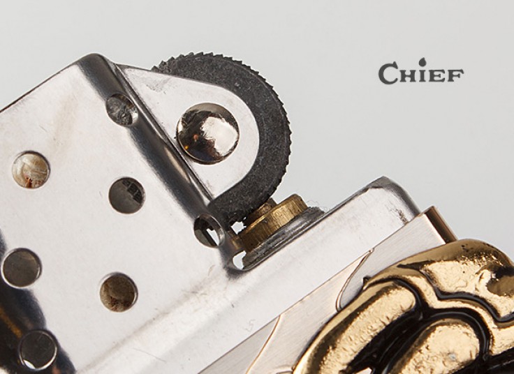 دو مدل فندک CHIEF