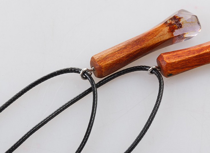 گردنبند چوبی نگین مینیاتوری