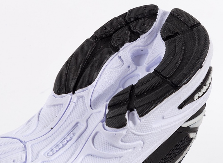 کتانی ورزشی مردانه طرح New Balance