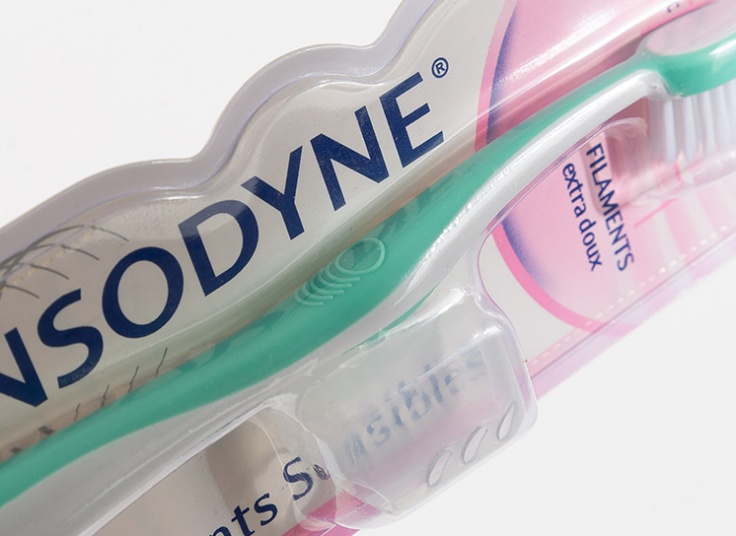 مسواک SENSODYNE مدل Douceur Dents Sensibles