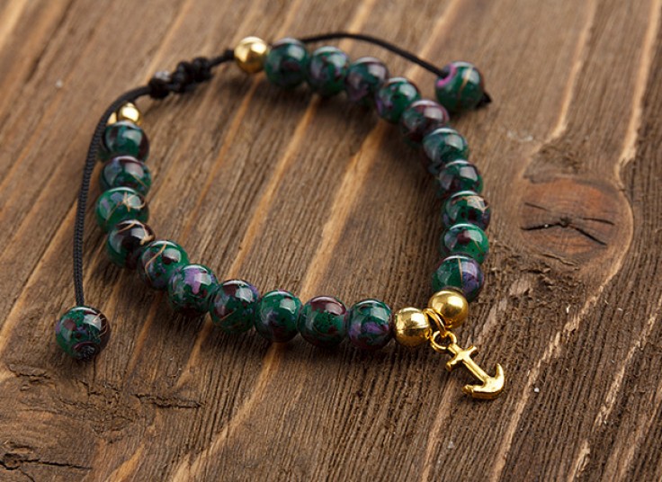 دستبند سنگی آویزدار