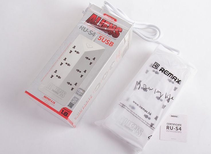 چندراهی برق Remax مدل RU-S4