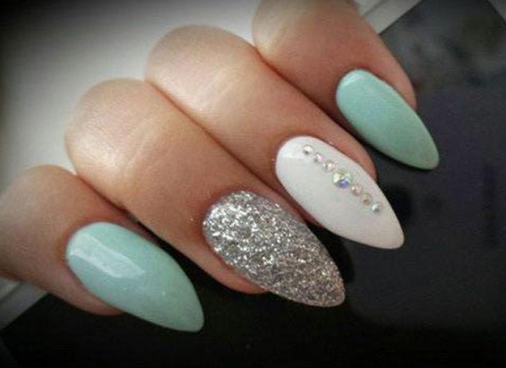 خدمات ناخن مانیا