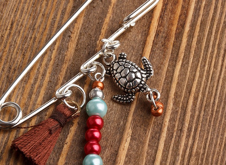 سنجاق سینه دست ساز