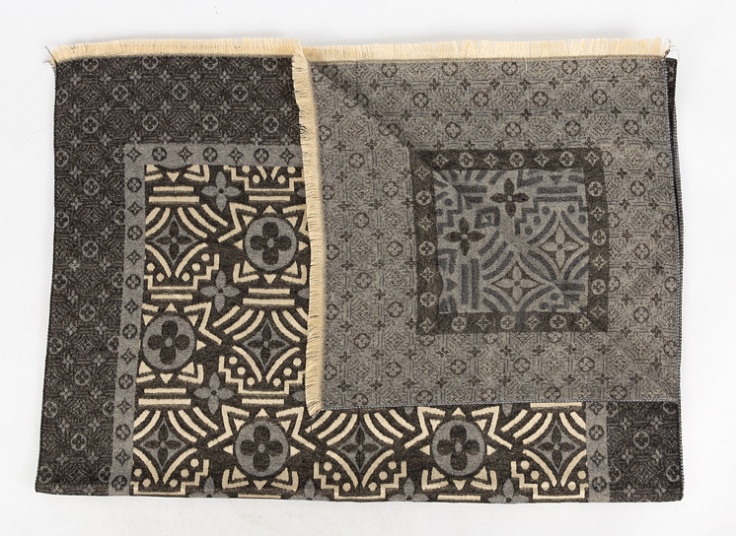 شال موهر louis vuitton