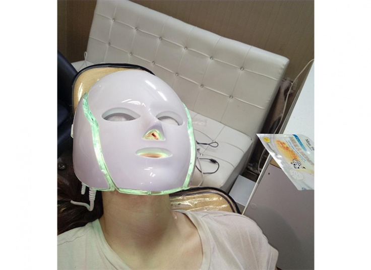 پاکسازی پوست در سالن زیبایی دیبا