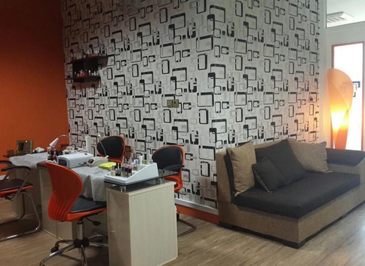 پاکسازی و ماساژ صورت در سالن آلامد