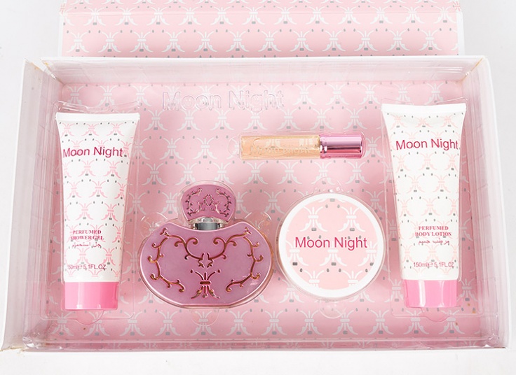 پکیج کادویی محصولات آرایشی CARLOTTA