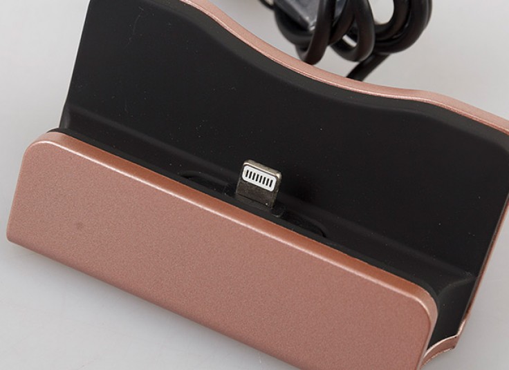 استند و شارژر موبایل رومیزی