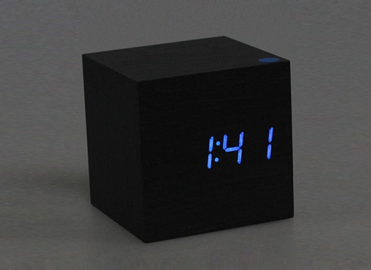 ساعت مربع رومیزی Wooden Clock