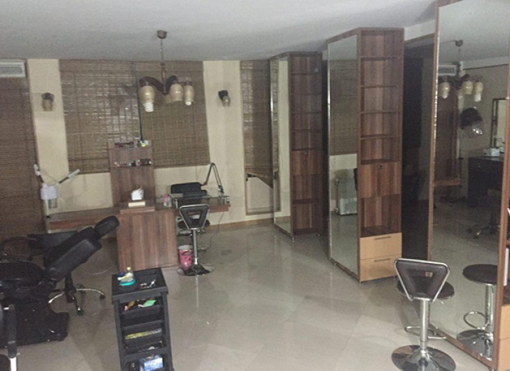 پاکسازی صورت در سالن زیبایی نازنین