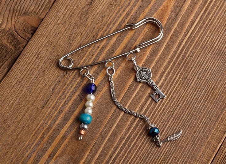 سنجاق سینه دست ساز