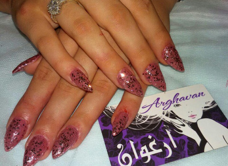 خدمات ناخن سالن زیبایی ارغوان