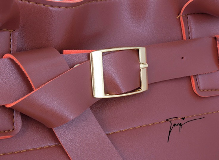 کیف لب بر مدل Signature