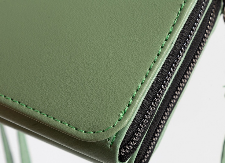 کیف پاسپورتی دکمه دار