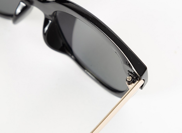 عینک آفتابی رنگی