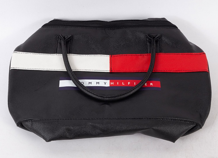 ساک چرمی ورزشی Tommy Hilfiger