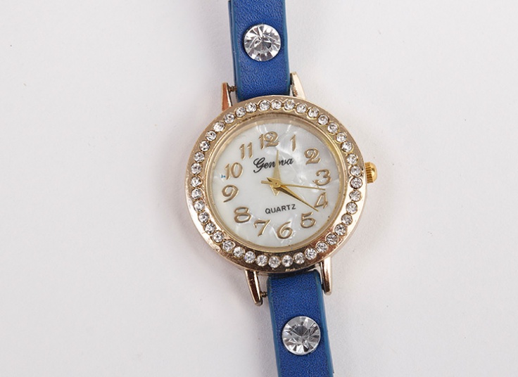 ساعت دستبندی زنانه LOVE