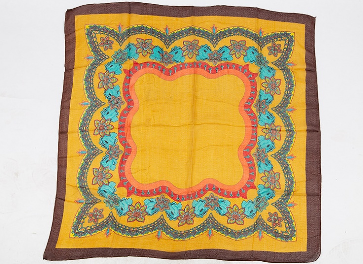 روسری نخی طرح دار زنانه