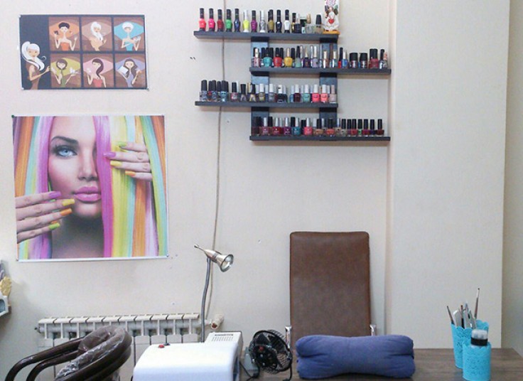 خدمات ناخن در سالن فائزه