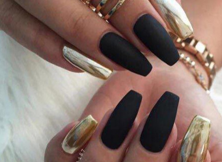 خدمات ناخن مانیا