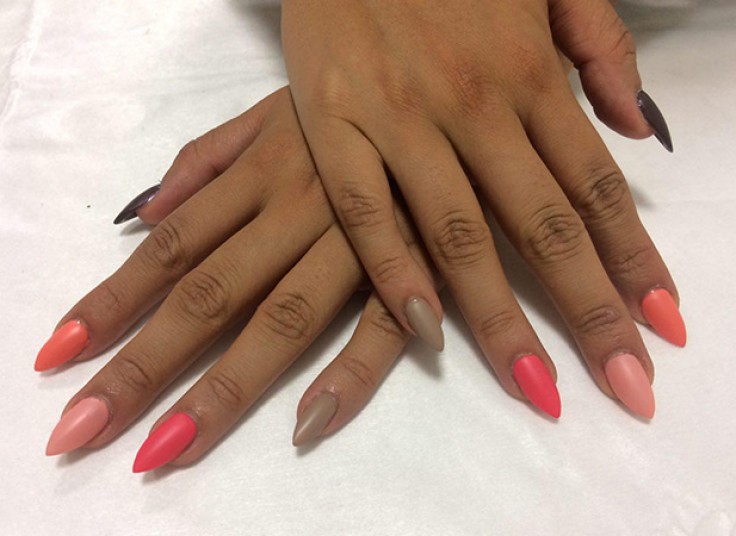 خدمات ناخن سالن زیبایی الی ناز