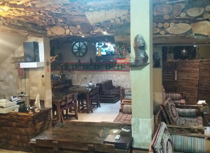 سرویس چای و قلیان سرای سنتی کوچه باغ