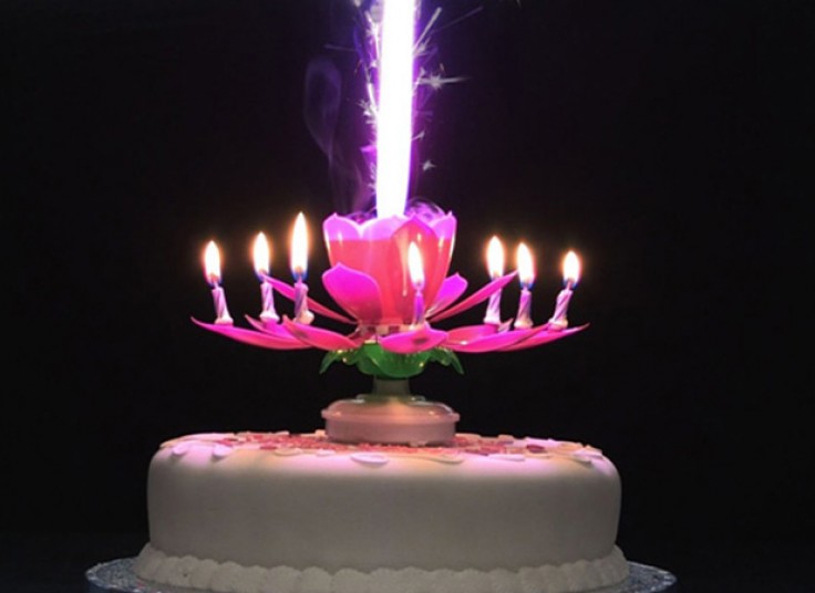 شمع موزیکال جادویی