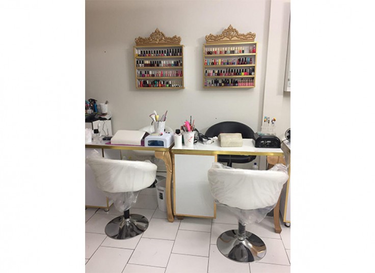 آموزش کاشت ناخن در سالن سولی ناز