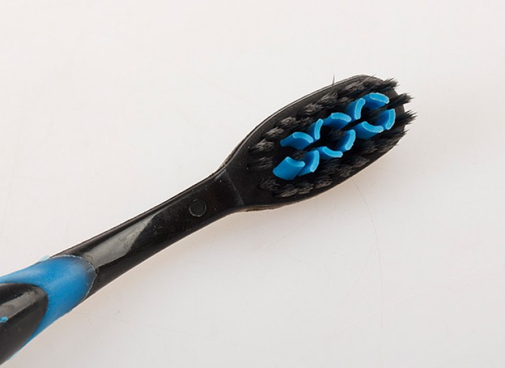 مسواک زغالی Self Reliance