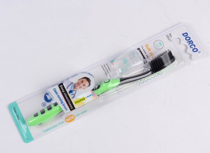 مسواک زغالی DORCO