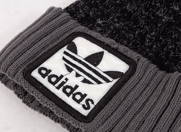 کلاه بافت طرح adidas