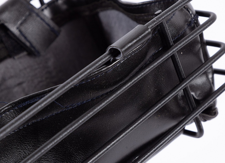 استند دستمال چرمی فلزی