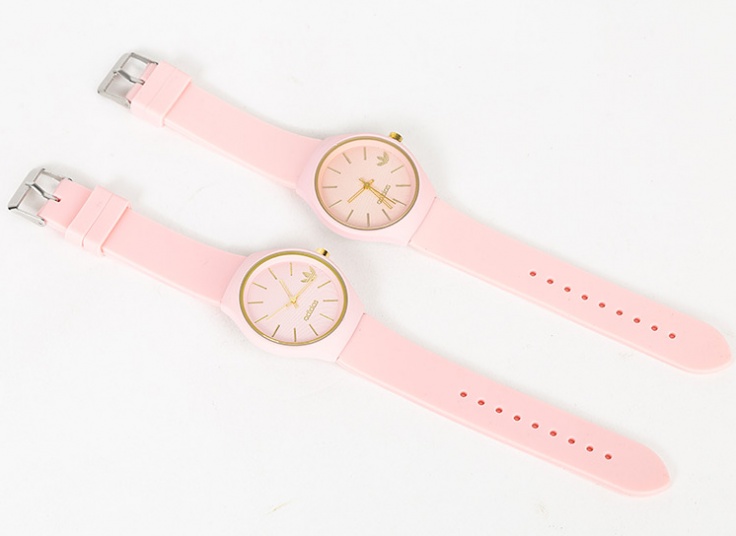 ساعت مچی طرح Adidas