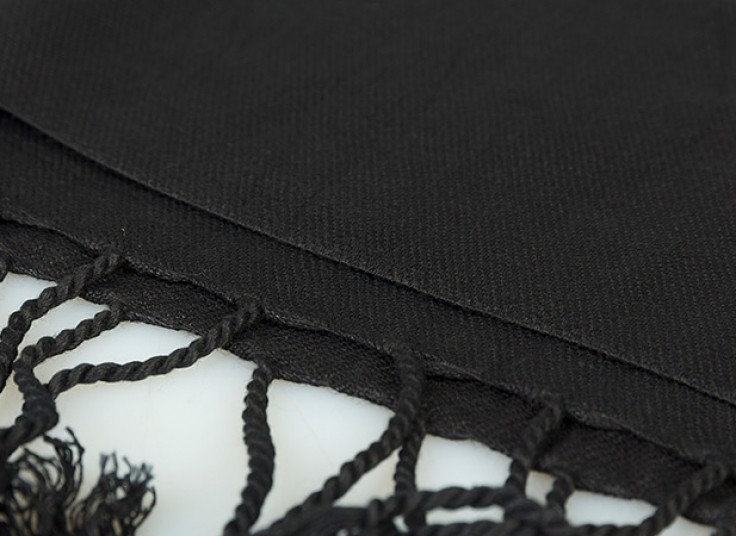 شال مشکی Lantern Moon