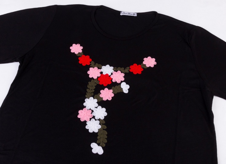 تیشرت زنانه گلدوزی شده Petal