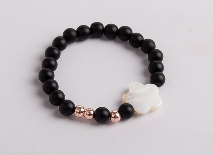 دستبند سنگی آویزدار