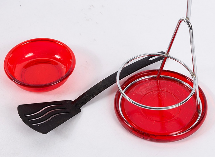 زیر قاشقی کنار گاز