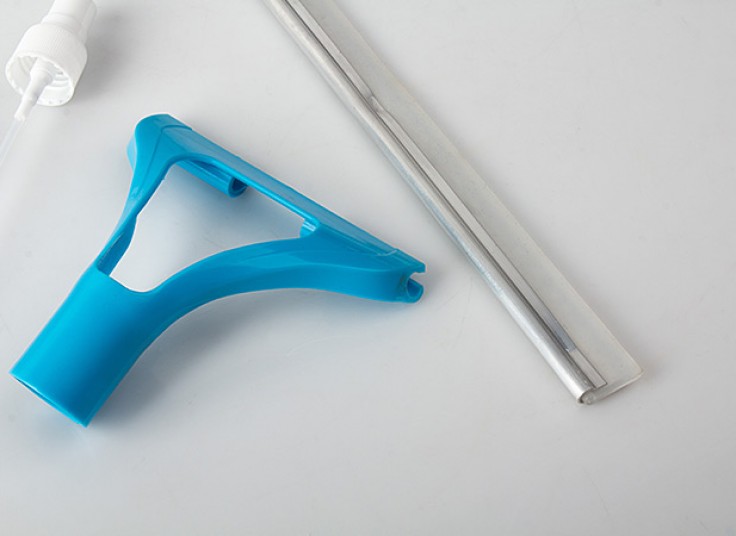 شیشه پاک کن اسپری دار