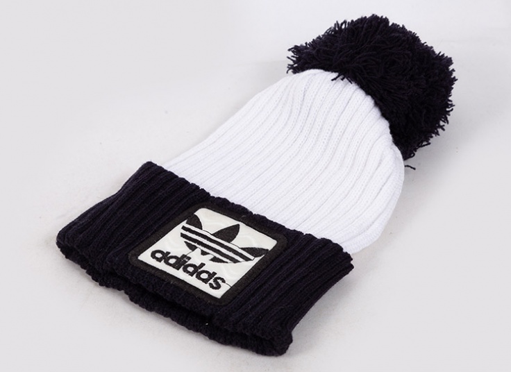 کلاه بافت طرح adidas