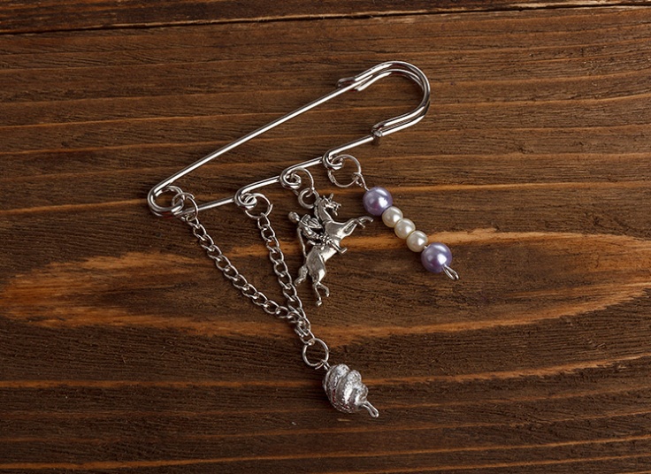 سنجاق سینه دست ساز