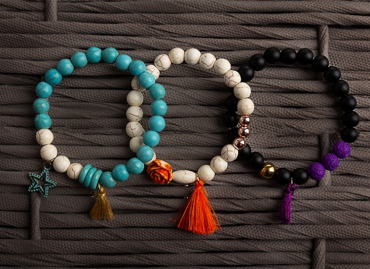 دستبند سنگی آویزدار