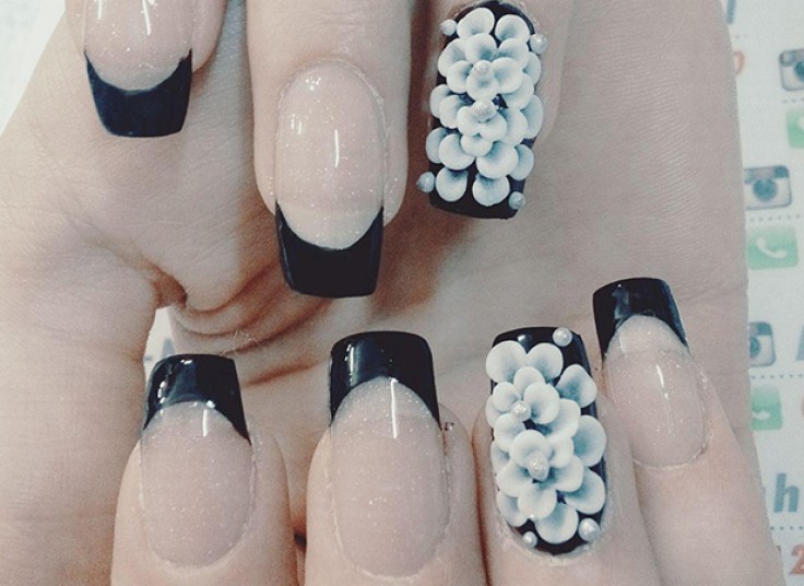 آموزش کاشت ناخن سالن فریبا